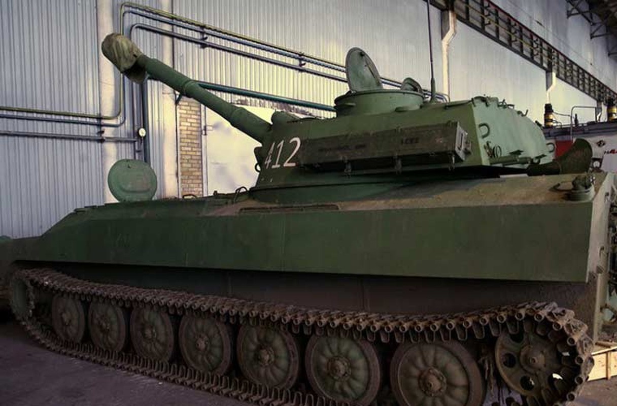 Xe tang T-64, T-72 cu nat trong xuong sua chua vu khi Quan doi Ukraine-Hinh-15