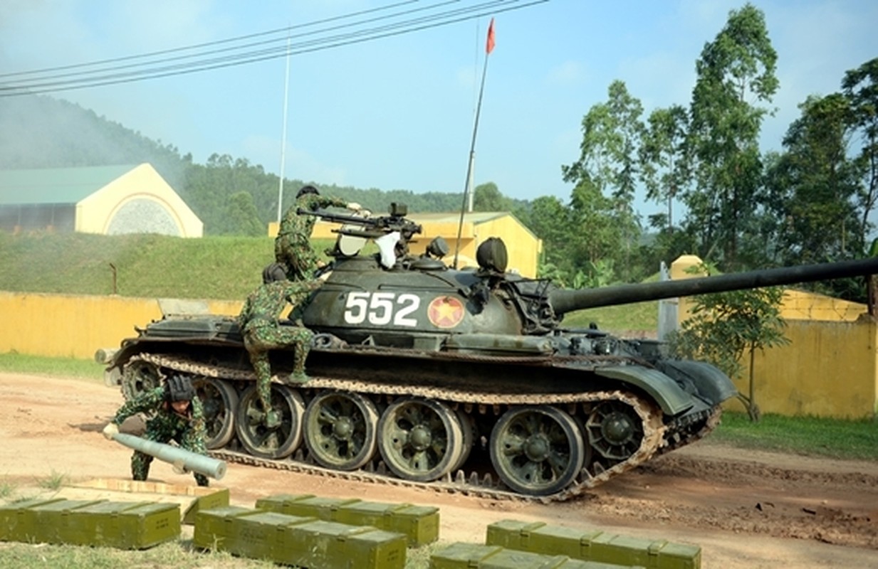 Xe tang Viet Nam xong pha, loi nuoc khong kem T-72B3 cua Nga-Hinh-2