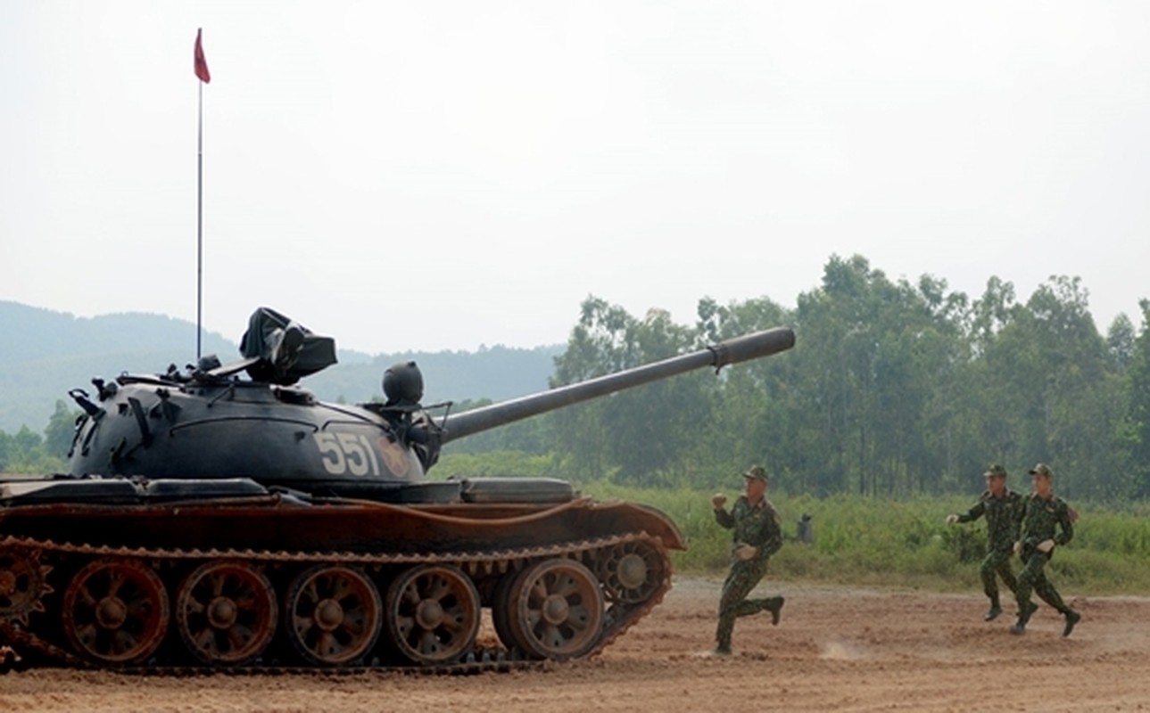 Xe tang Viet Nam xong pha, loi nuoc khong kem T-72B3 cua Nga-Hinh-7