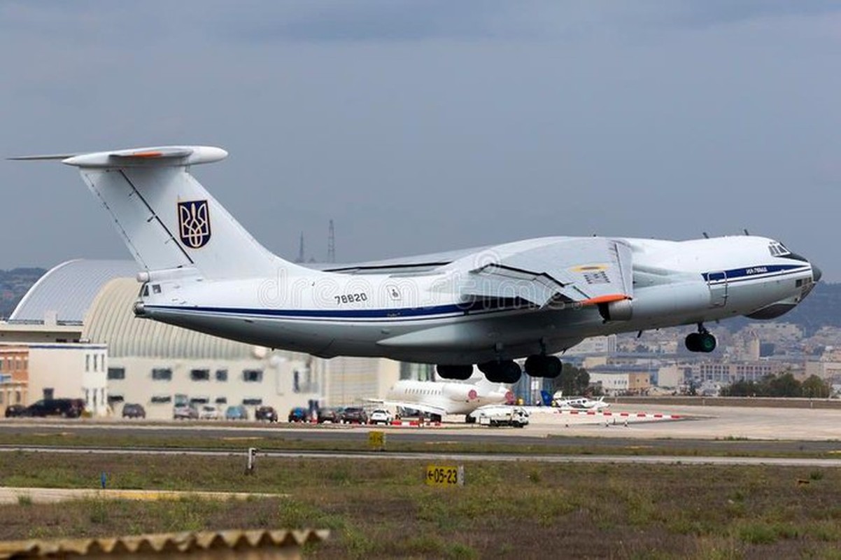 Nhieu nuoc them muon, Ukraine lai ban dau gia may bay van tai Il-76-Hinh-5
