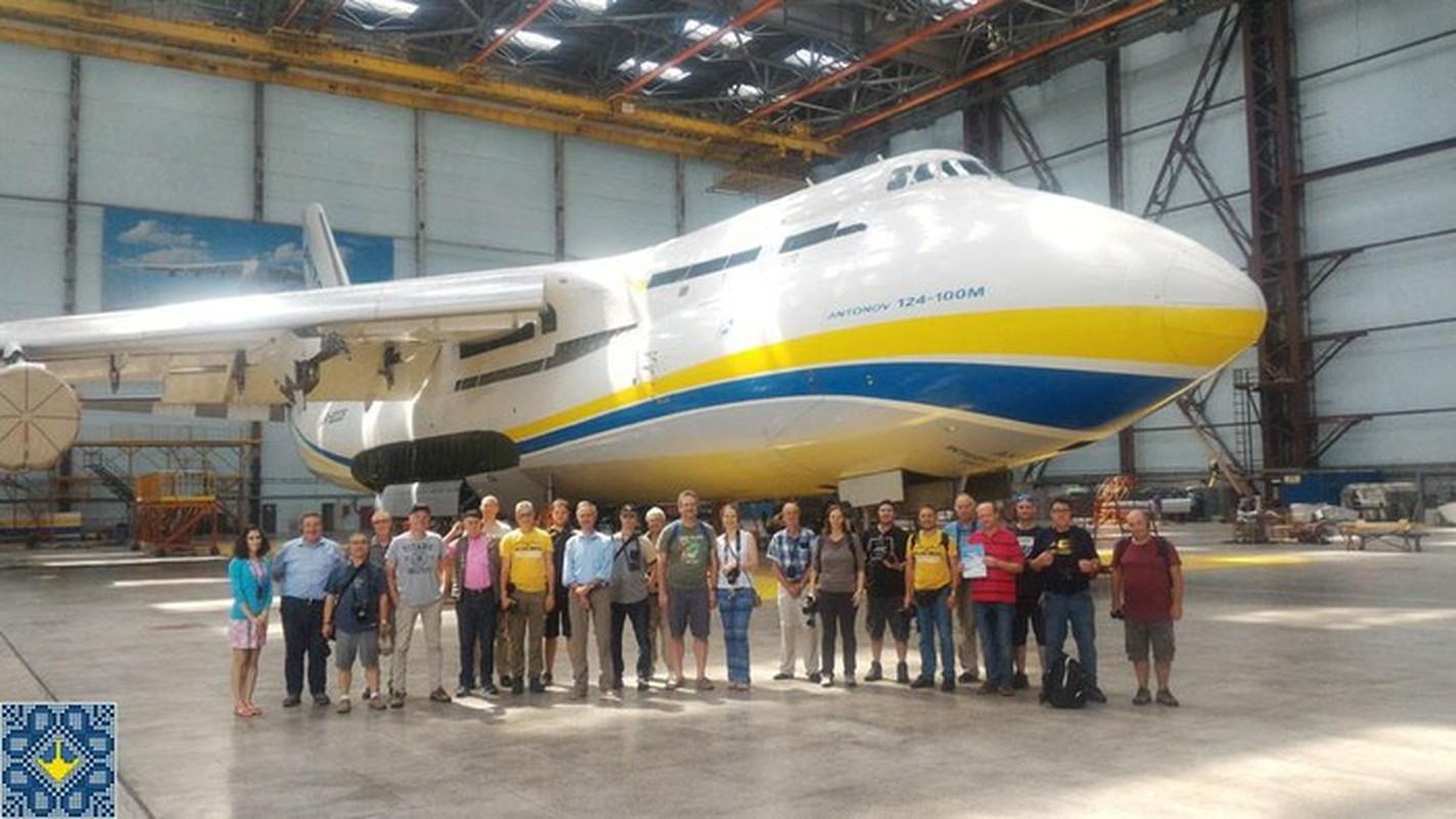 Ukraine bi mat mua linh kien cho van tai co An-124-100 Ruslan tu Nga-Hinh-2