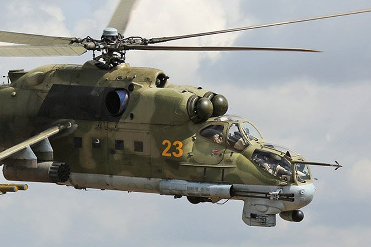 Truc thang Mi-24 va con 