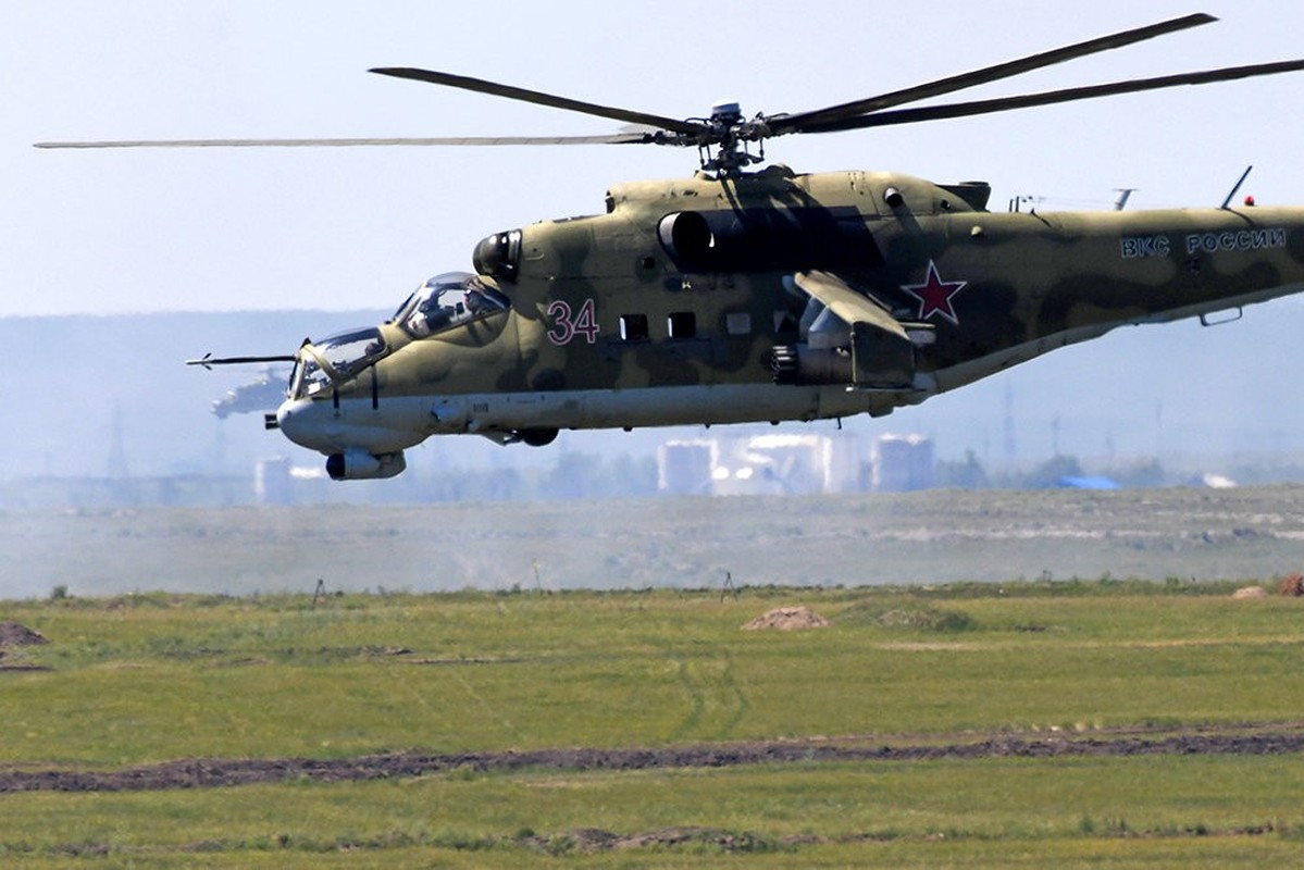 Truc thang Mi-24 va con 