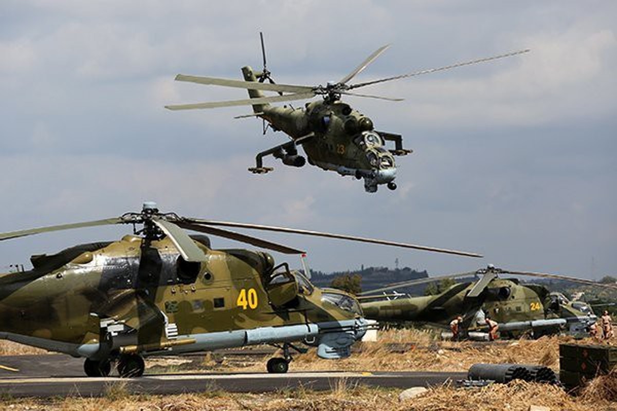 Truc thang Mi-24 va con 