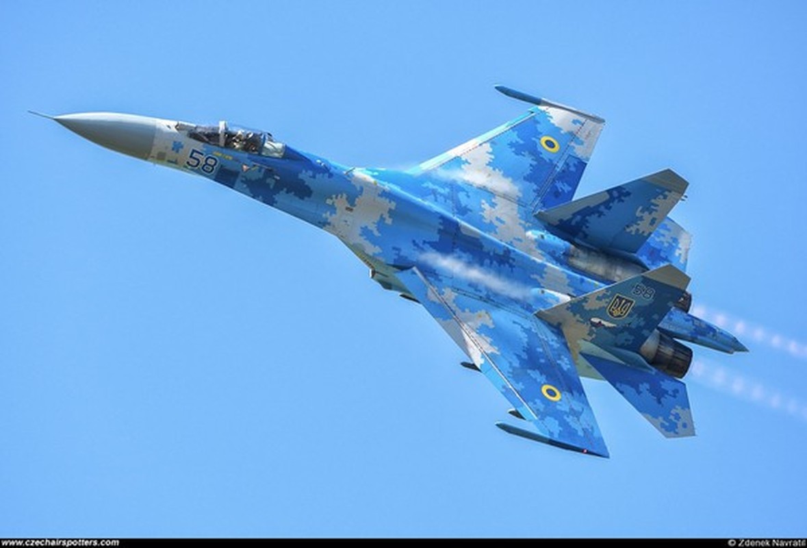 Phi cong Su-27 Ukraine tung suyt ban roi Il-20 cua Nga nhu the nao?-Hinh-6