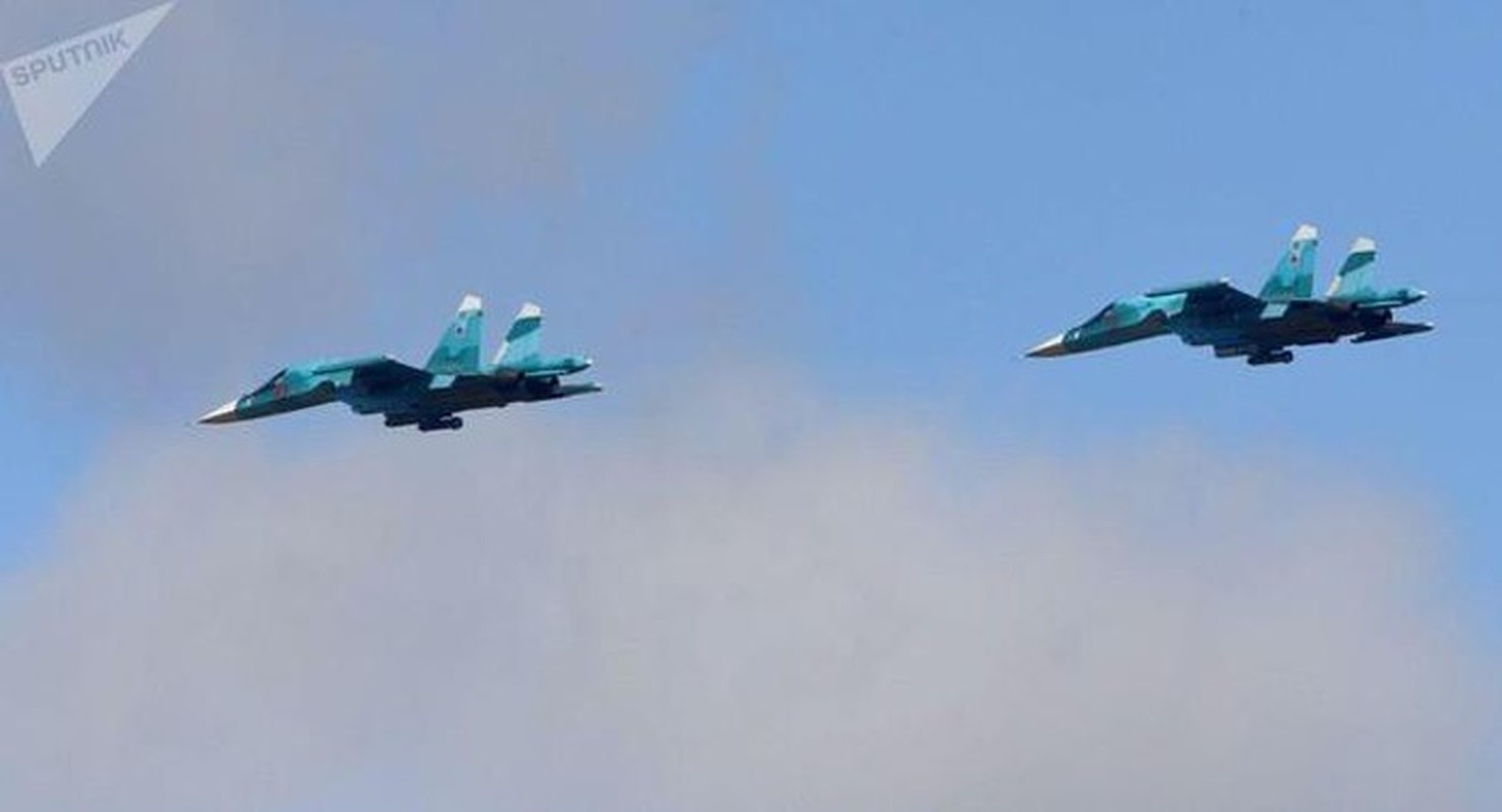 Tiem kich bom Su-34 Nga luyen khong chien o do cao khong tuong-Hinh-11