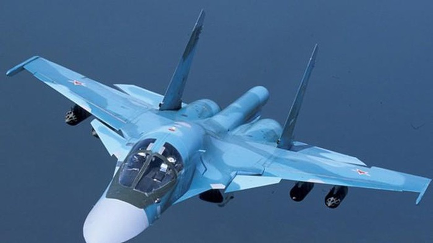 Tiem kich bom Su-34 Nga luyen khong chien o do cao khong tuong-Hinh-3