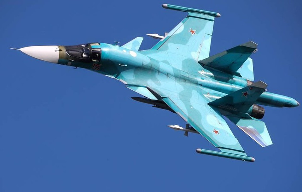 Tiem kich bom Su-34 Nga luyen khong chien o do cao khong tuong-Hinh-4