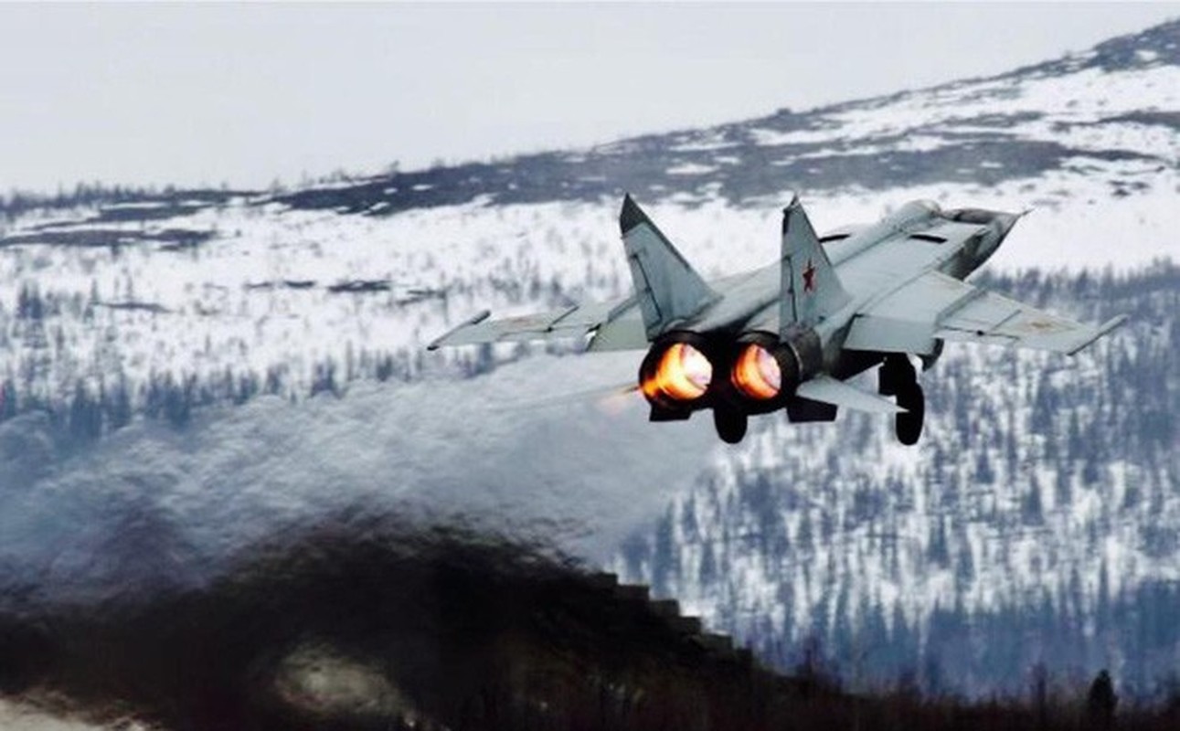 F-15 Eagle doi dau MiG-25 Foxbat: 