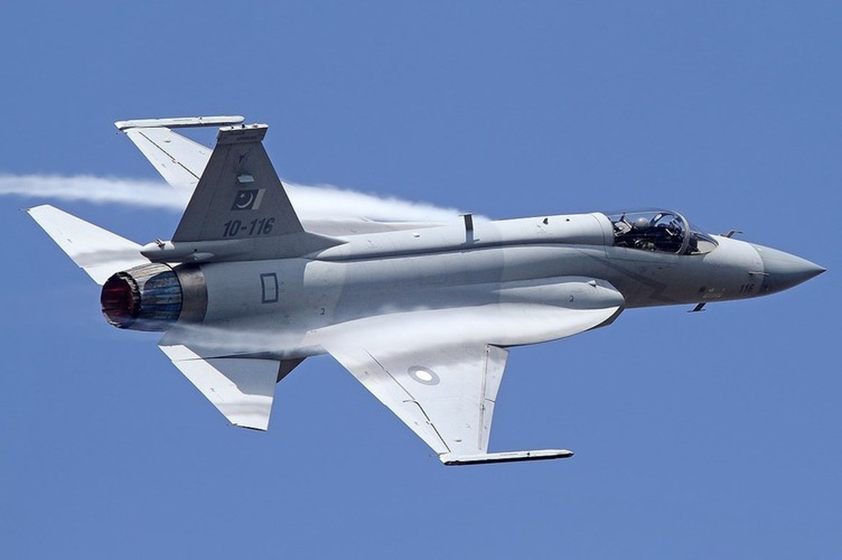 JF-17 thi nhau 