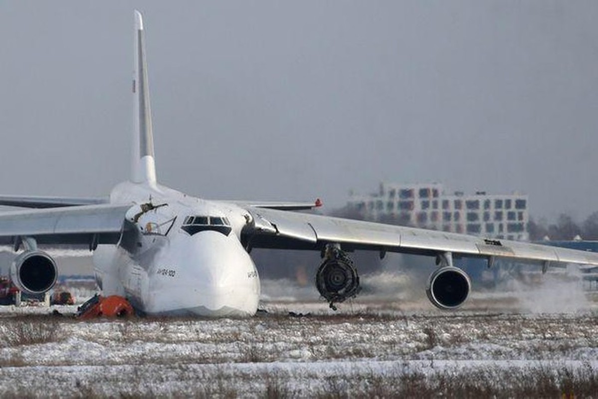 May bay khong lo An-124 Ruslan Nga suyt 