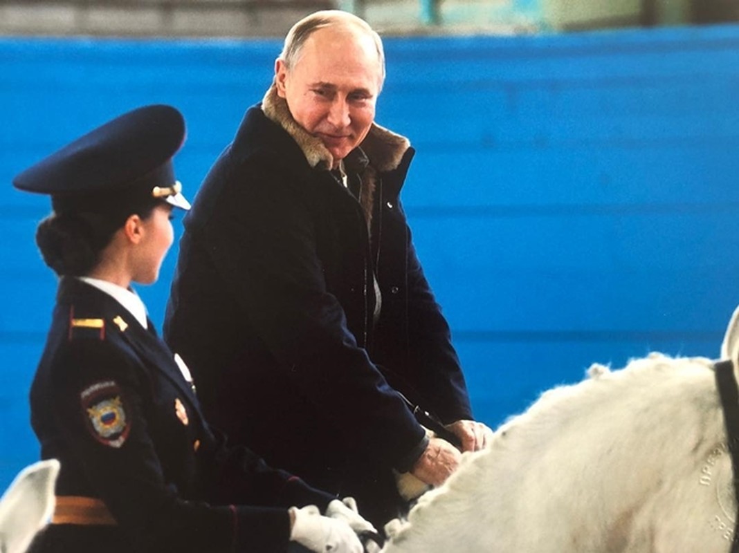 The most beautiful Russian soldier in the world, Putin, was also praised - Fig. 5