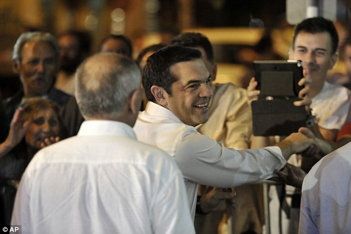 Thu tuong Hy Lap Alexis Tsipras rang ro khi dac cu-Hinh-5