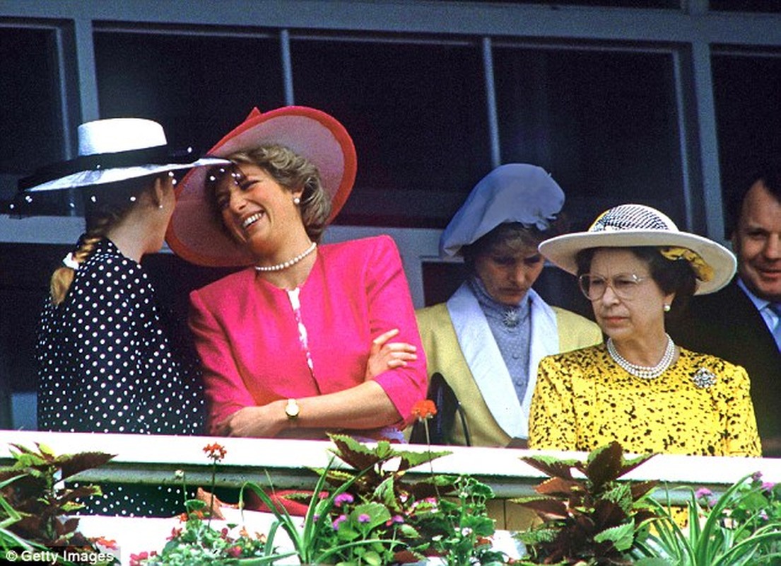 Anh hiem ve Cong nuong Diana va Nu hoang Elizabeth II-Hinh-4