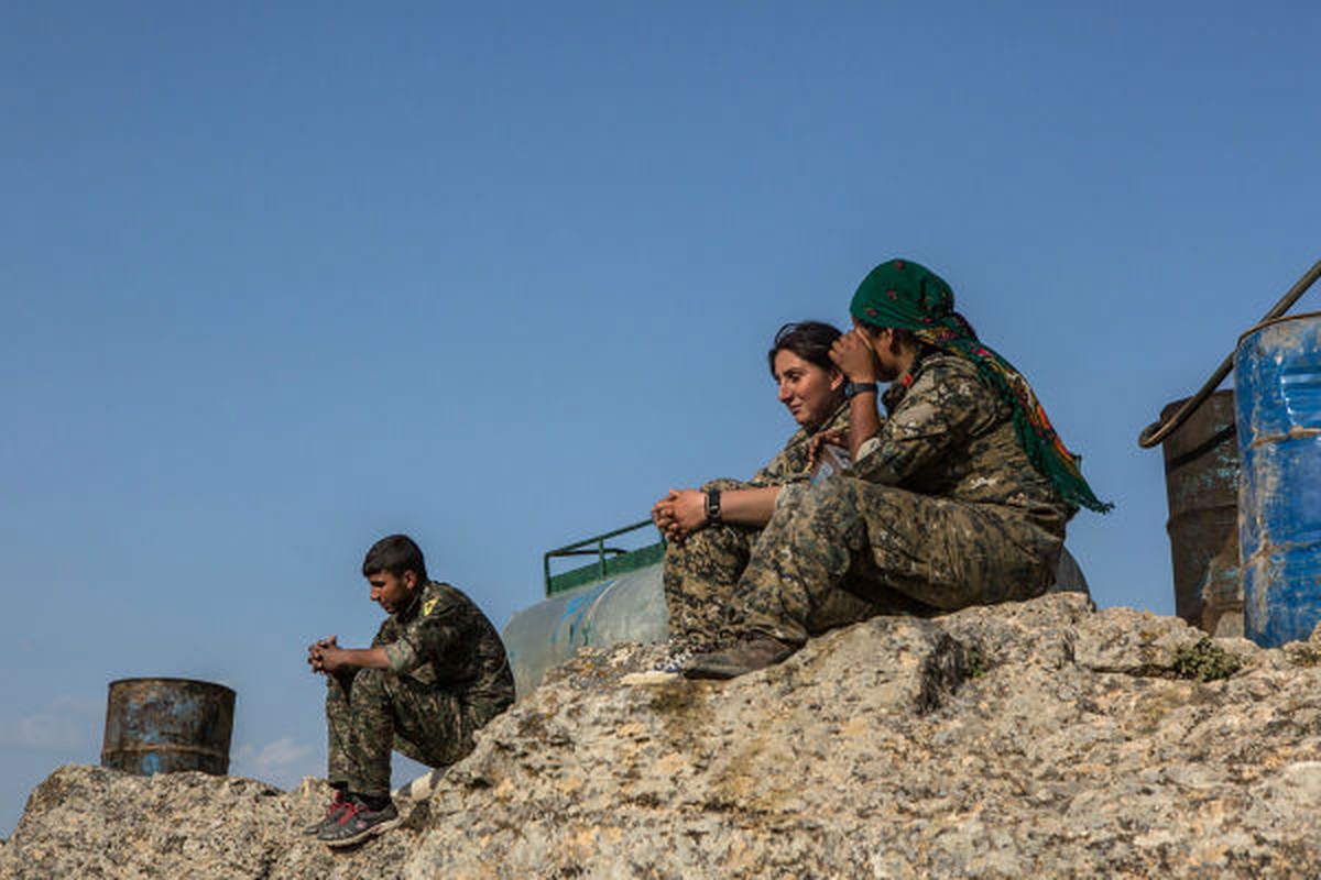 Hinh anh nu chien binh nguoi Kurd tan cong phien quan IS-Hinh-4