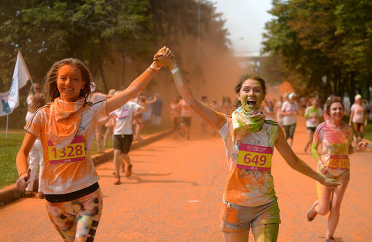 Doc dao cuoc dua Color Run 2016 o Moscow-Hinh-3