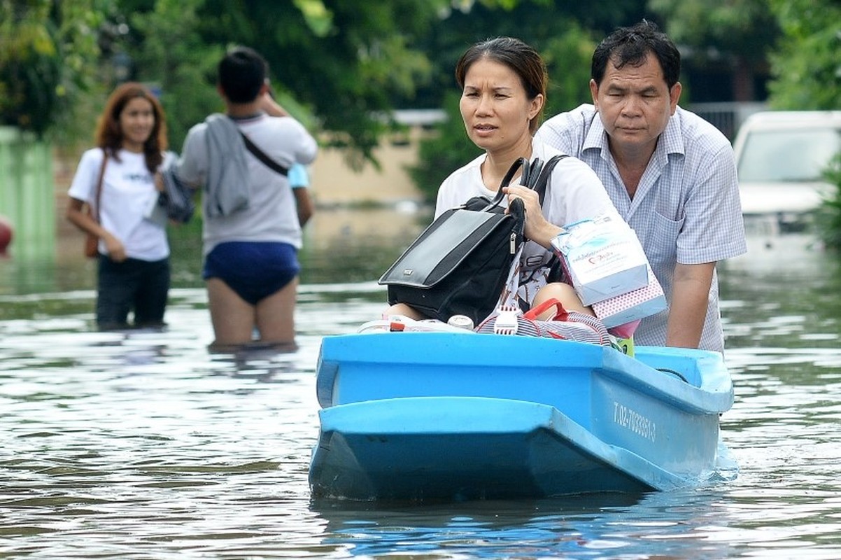 Duong pho Bangkok bien thanh song do mua lon ky luc-Hinh-8