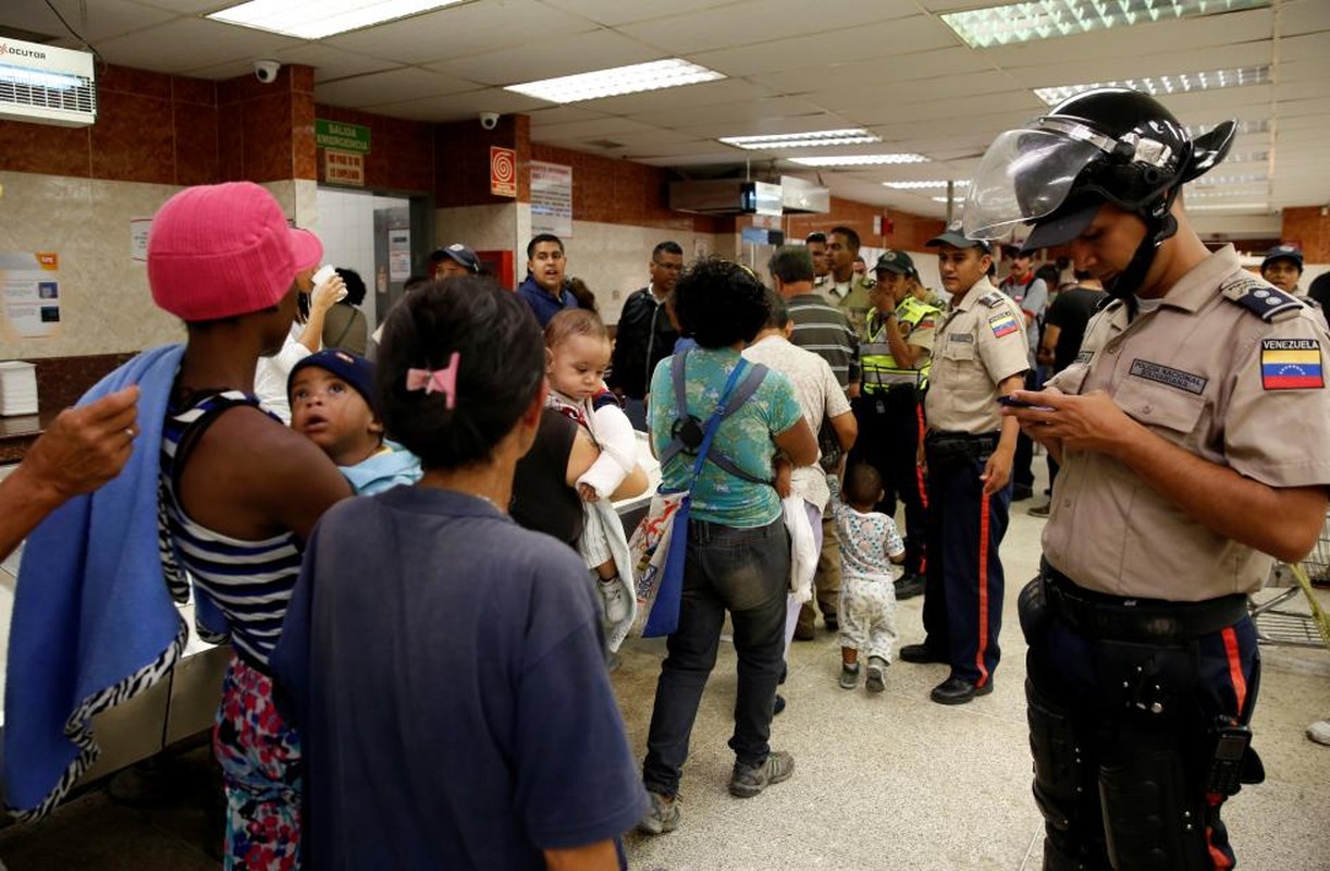 Khung hoang nhu yeu pham tram trong o Venezuela qua anh moi nhat-Hinh-10