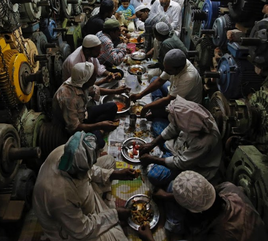 Can canh bua Iftar cua tin do Hoi giao trong thang Ramadan-Hinh-2