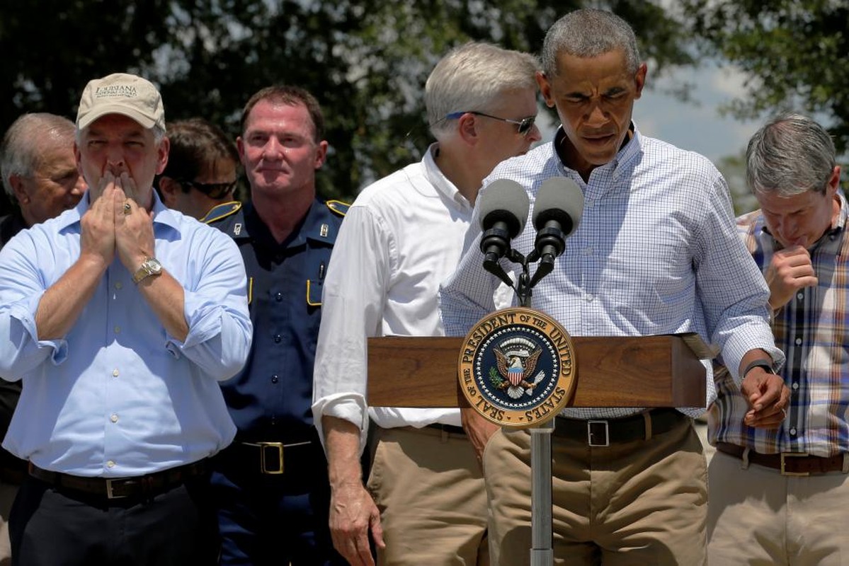 Chum anh Tong thong Obama tham nan nhan lu lut Louisiana-Hinh-5