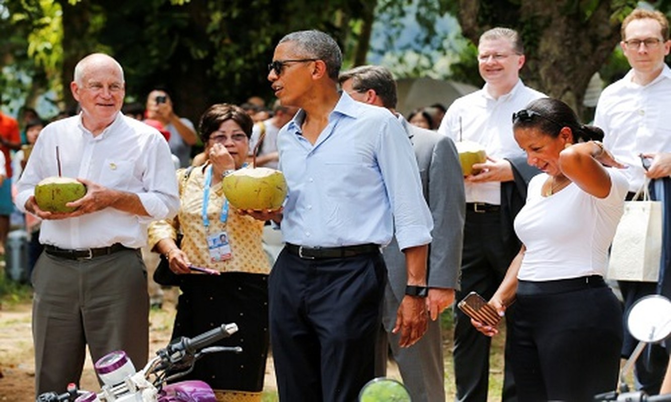 Tong thong Obama dao pho, uong nuoc dua o Lao-Hinh-11