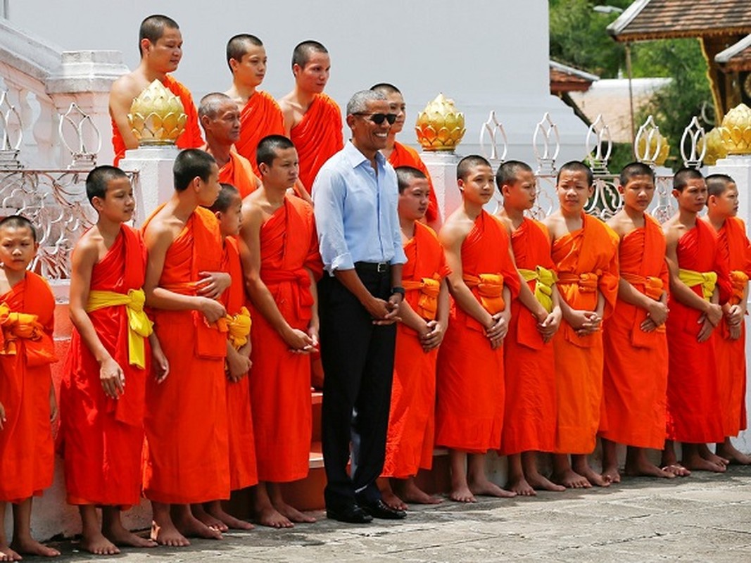 Tong thong Obama dao pho, uong nuoc dua o Lao-Hinh-2