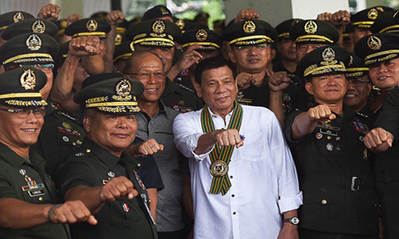 Toan canh 100 ngay dau cua Tong thong Philippines Duterte-Hinh-12