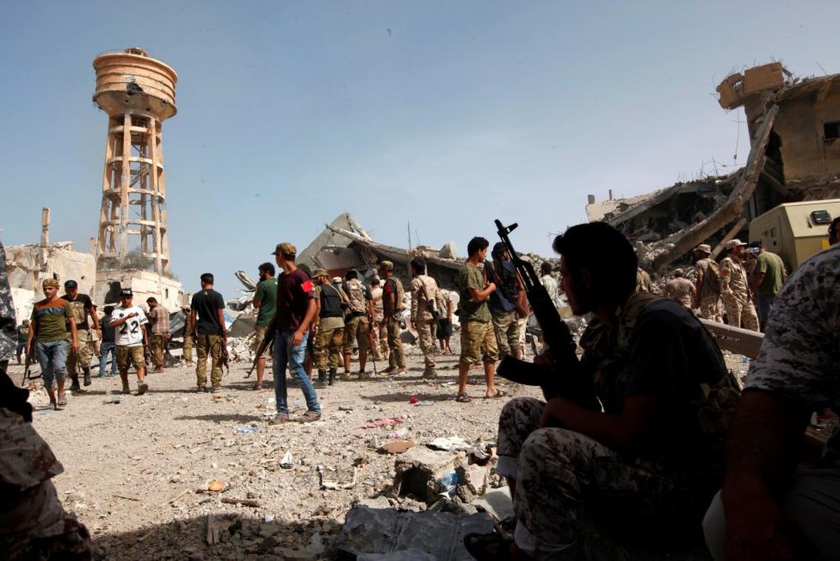 Libya danh duoi phien quan IS cuoi cung khoi thanh pho Sirte-Hinh-11