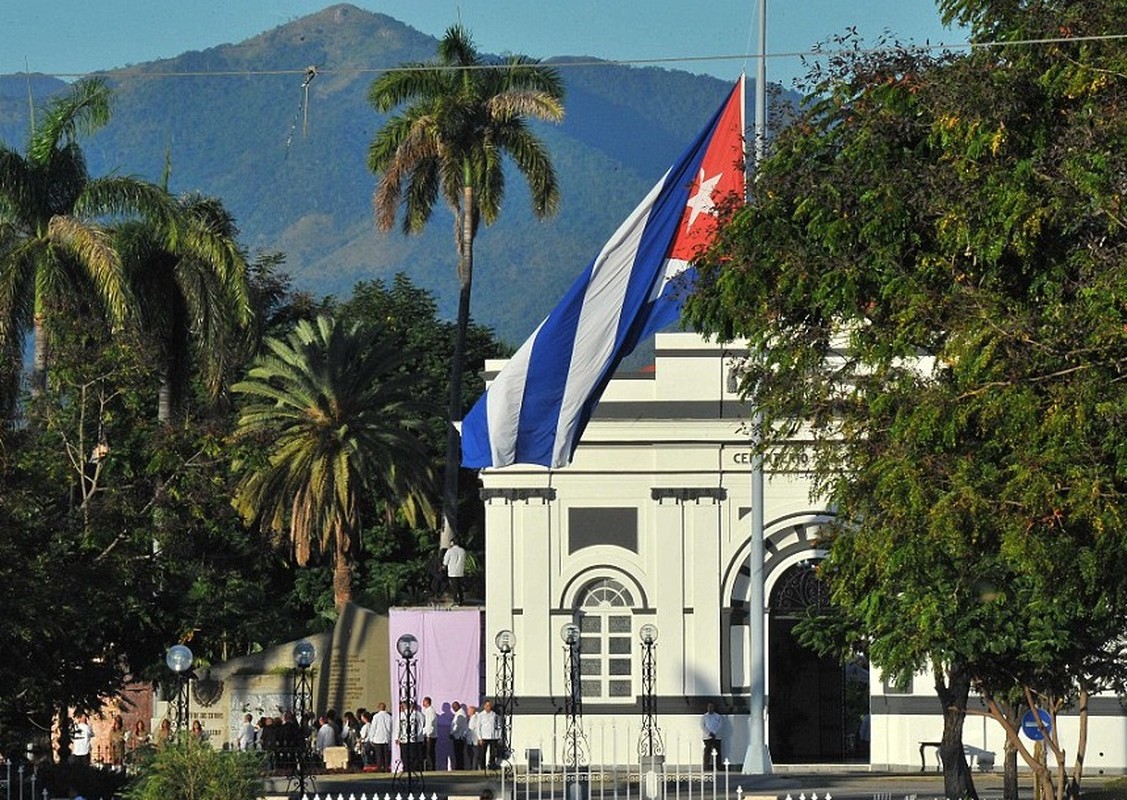 Nguoi dan Cuba nghen ngao tien dua lanh tu Fidel Castro-Hinh-9