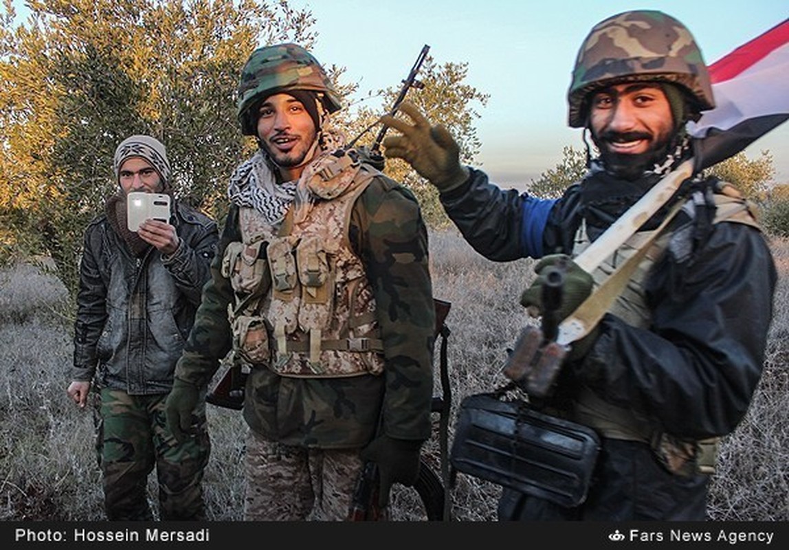 Chum anh quan dan Syria an mung chien thang Aleppo-Hinh-5