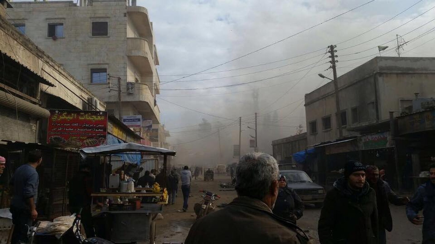 Hien truong danh bom rung chuyen Aleppo, 110 nguoi thuong vong