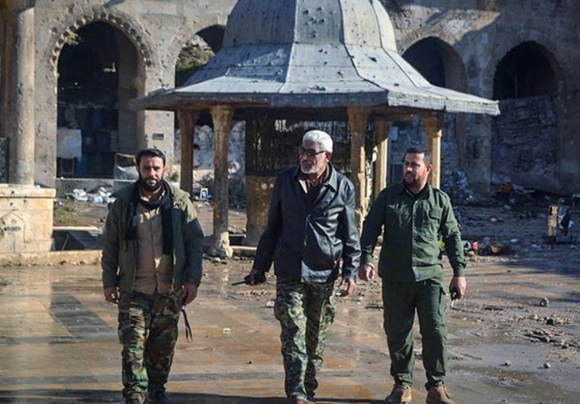 Anh: Chien binh Hezbollah al-Nujaba tuan tra thanh pho Aleppo-Hinh-4