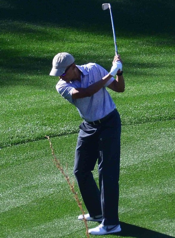 Anh: Cuu Tong thong Obama choi golf sau khi roi Nha Trang-Hinh-3