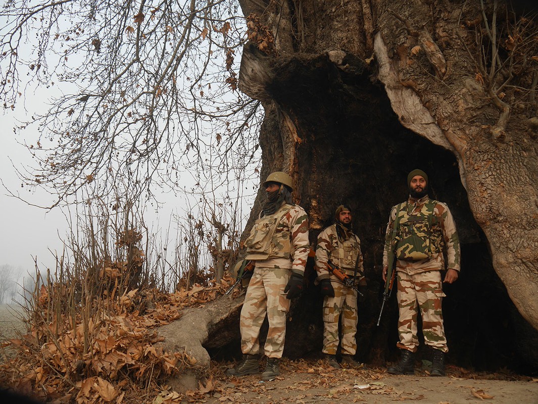 Cuoc song o khu vuc tranh chap Kashmir gio ra sao?-Hinh-10