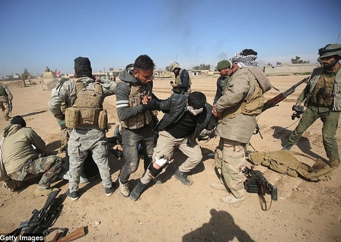 Khoc liet cuoc chien chong IS tren nhieu mat tran o Mosul-Hinh-4