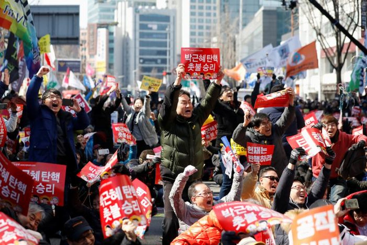 Phe truat Tong thong Park Geun-hye: “Ke khoc nguoi cuoi”-Hinh-11