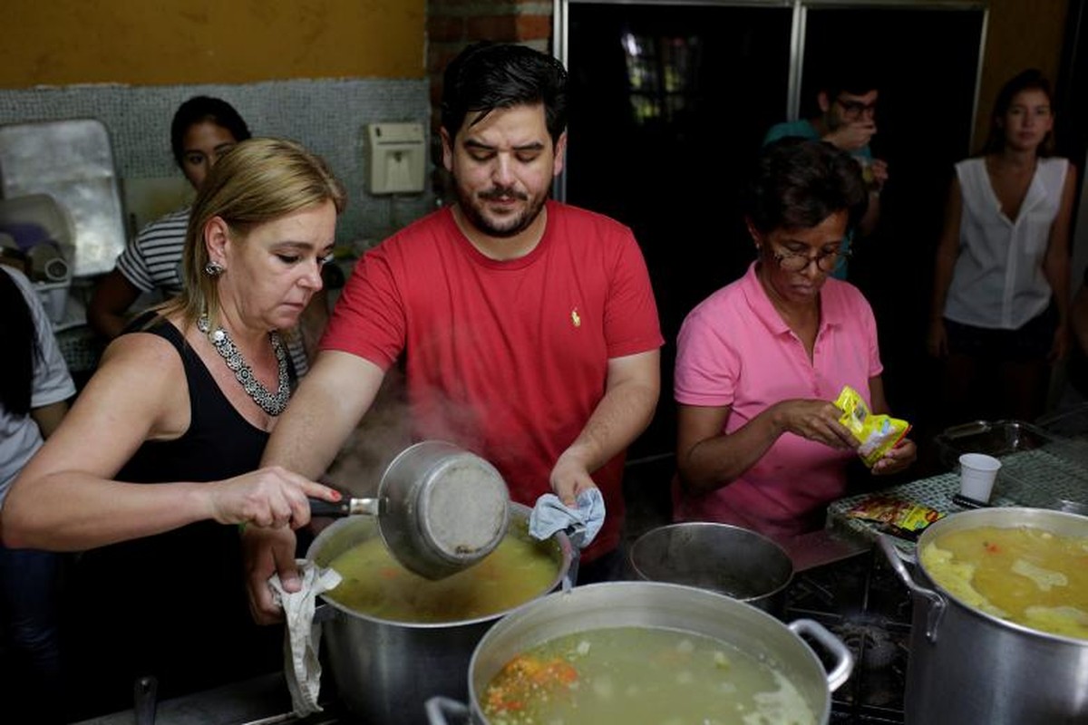 Chum anh bua an tu thien cho dan ngheo Venezuela-Hinh-7