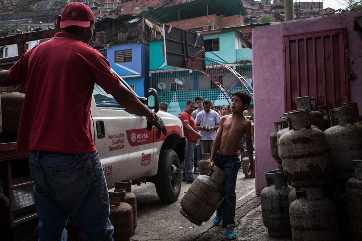 Nhin lai cuoc khung hoang tram trong o Venezuela qua anh-Hinh-4
