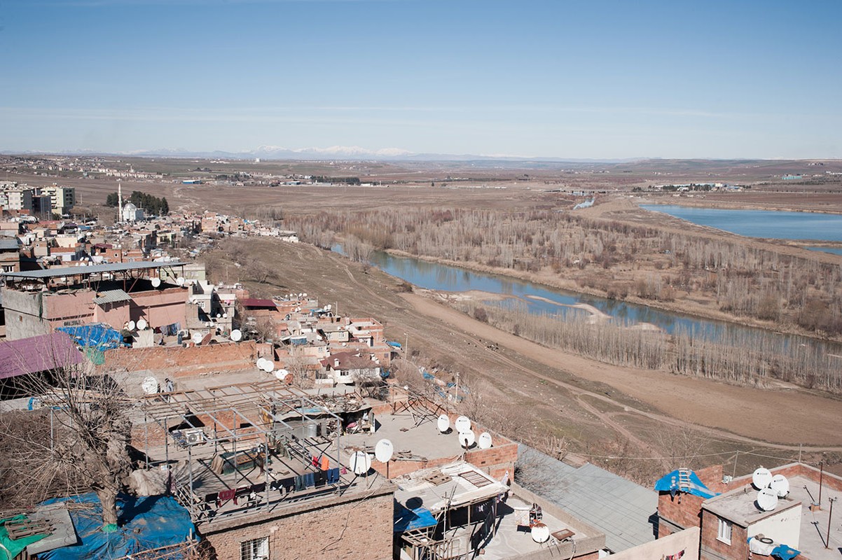 Bat ngo canh yen binh tai thanh pho “xung dot” Diyarbakir o TNK-Hinh-7