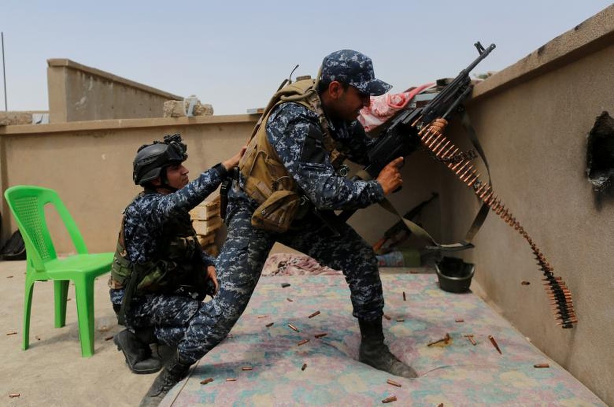Anh: Canh sat Iraq giao tranh ac liet voi IS o Mosul-Hinh-11
