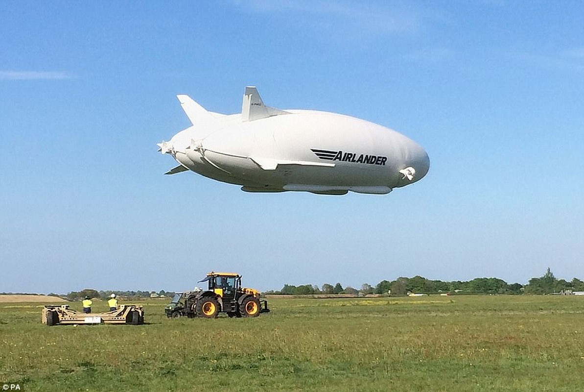 Xem may bay lon nhat the gioi Airlander 10 cat canh-Hinh-4