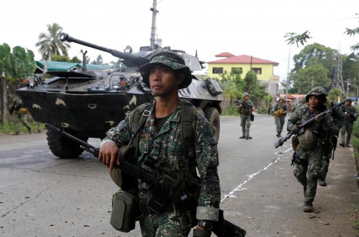 Anh nong hoi quan doi Philippines tan cong phien quan o Marawi-Hinh-7