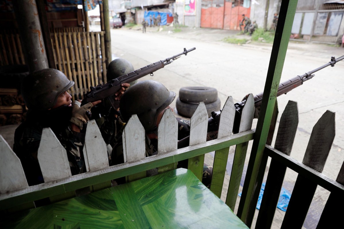Binh si Philippines gap kho khi doi dau phien quan o Marawi-Hinh-7