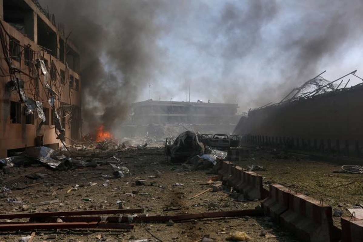 Hien truong danh bom dam mau o Kabul, 430 nguoi thuong vong-Hinh-5