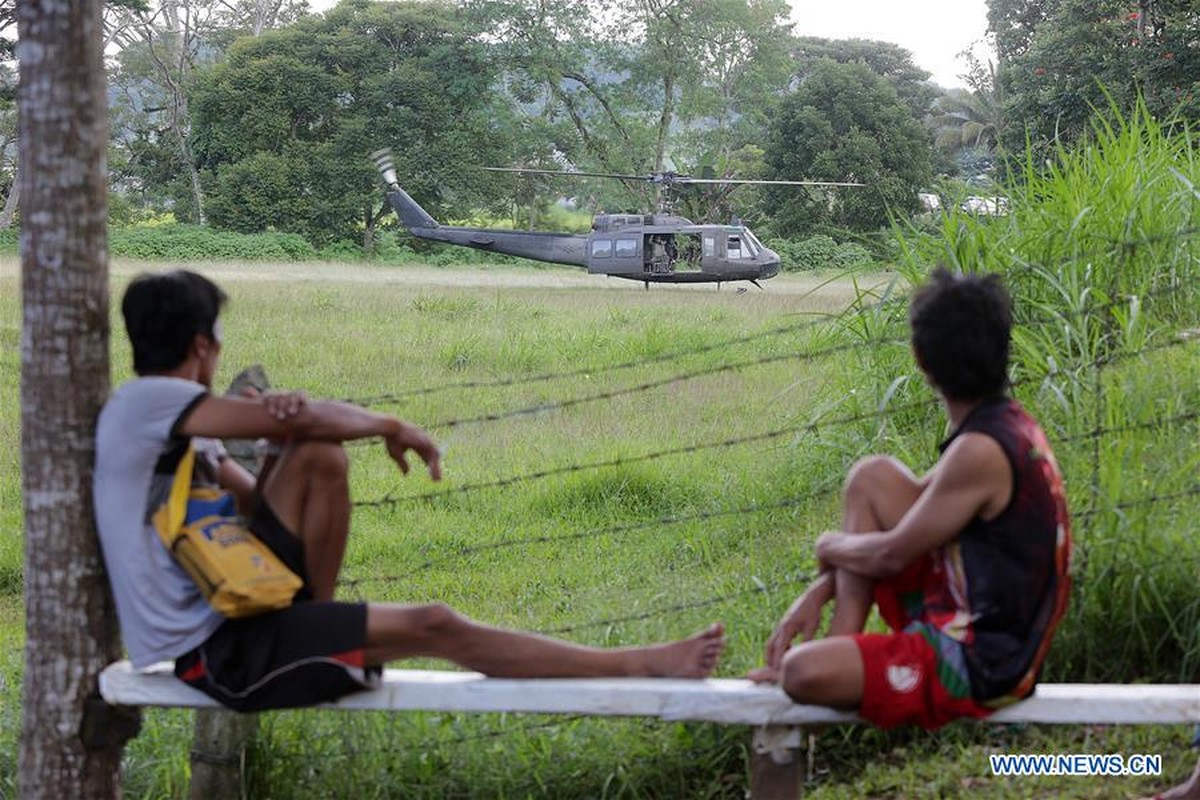 Anh: Philippines dieu quan tiep vien toi thanh pho Marawi danh khung bo-Hinh-13