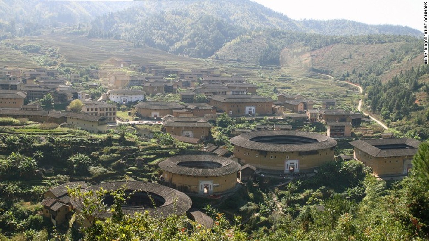 Chiem nguong nhung ngoi nha Tulou doc dao o Trung Quoc