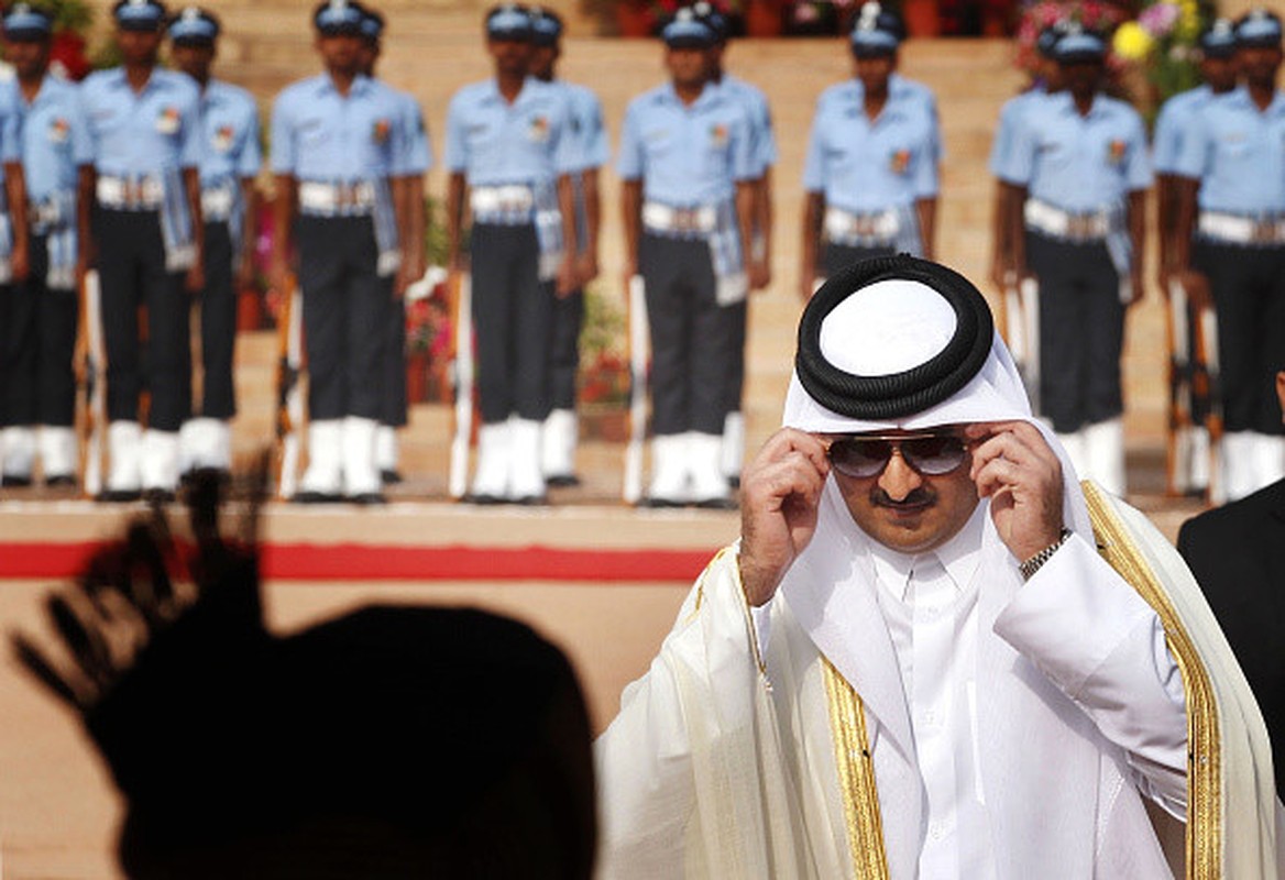 Quoc vuong Qatar - nhan vat tam diem trong vu “tay chay” o Arab
