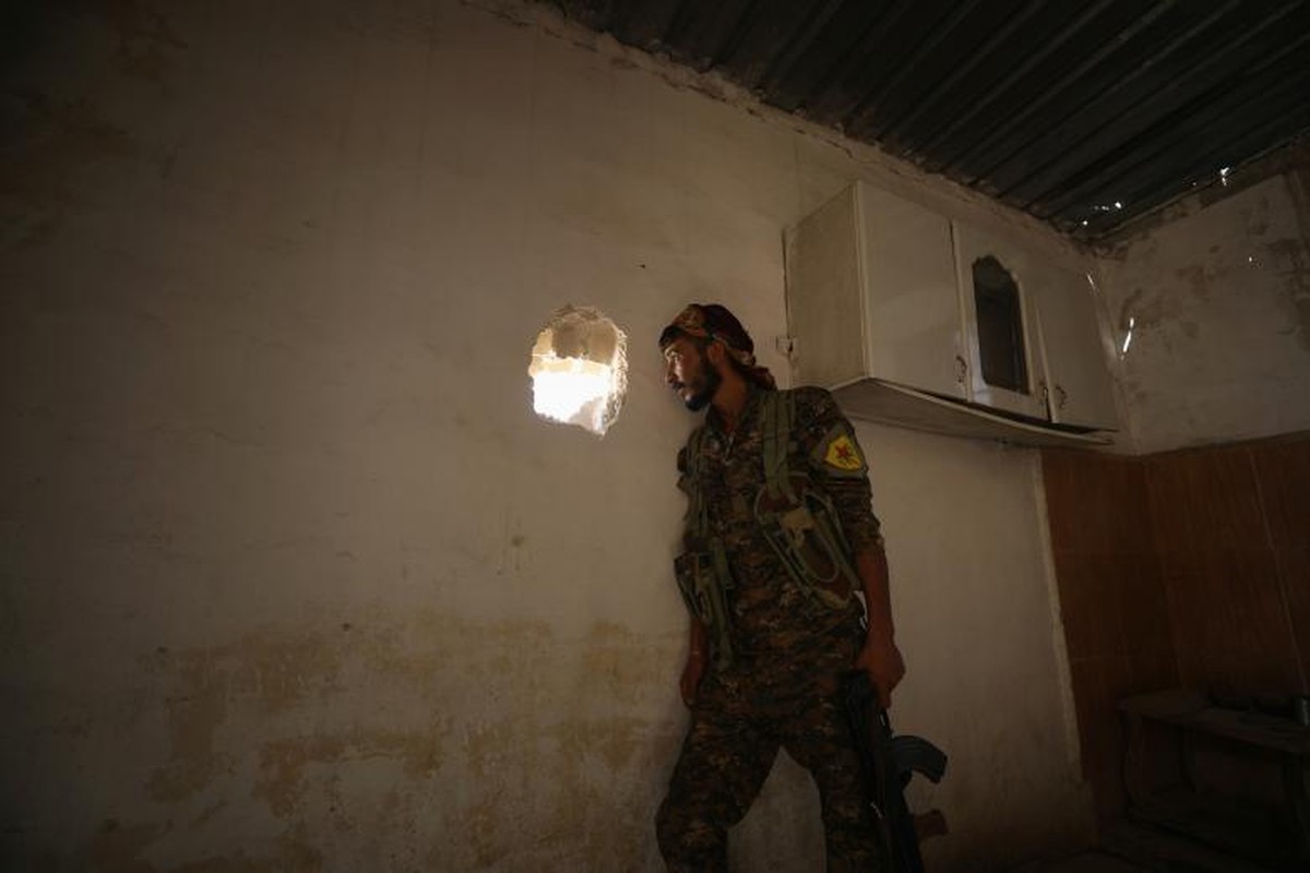 Anh: SDF tong tan cong giai phong “thu phu” IS Raqqa