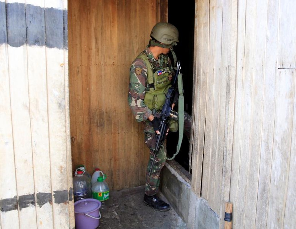 Anh: Quan doi Philippines tan cong khung bo o Marawi-Hinh-10