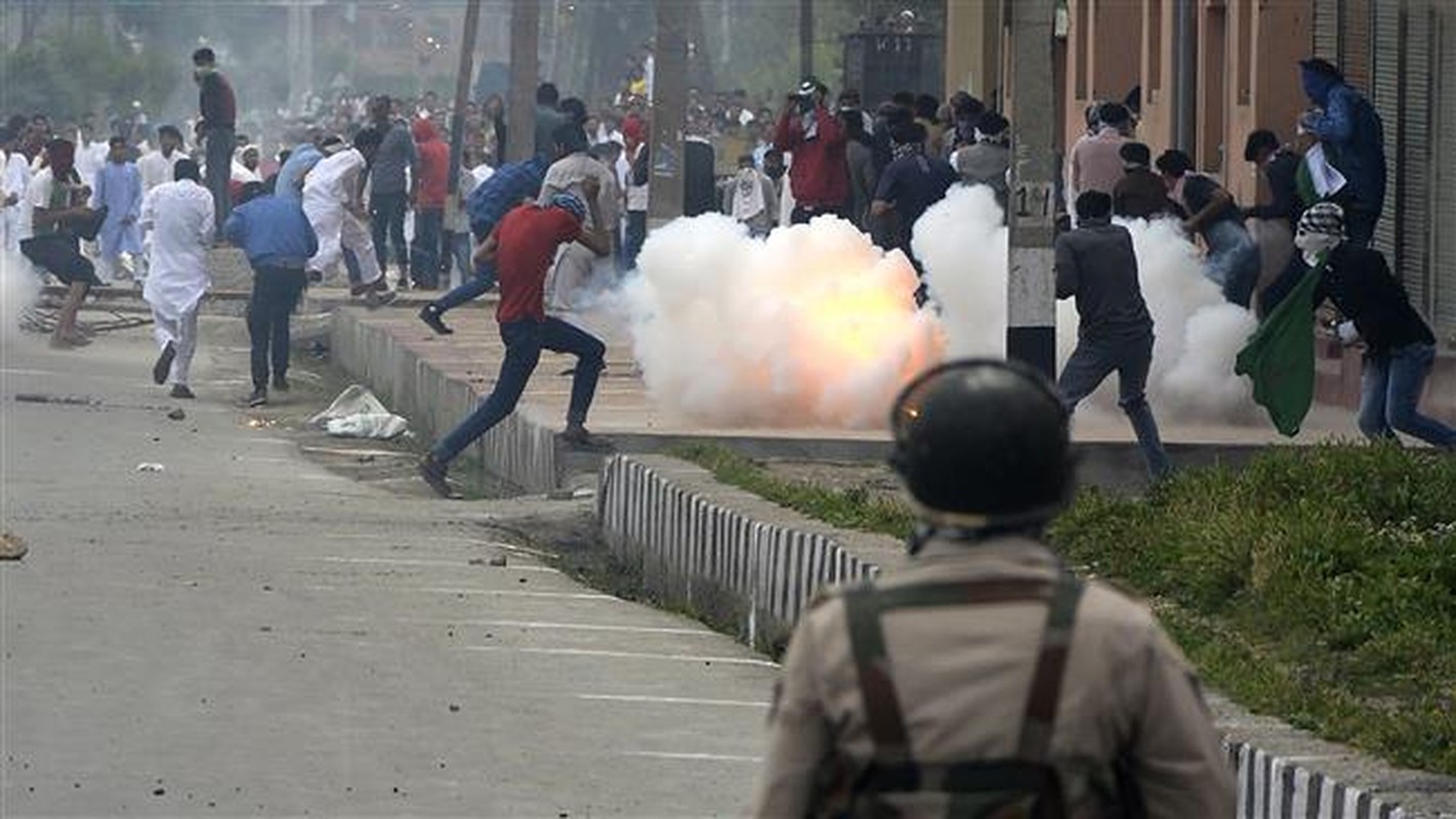 Anh: Dung do du doi bung phat o Kashmir dip le Eid al-Fitr-Hinh-12